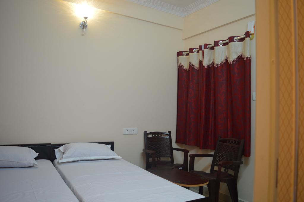 Sri Balaji Guest House Bangalore Exterior foto